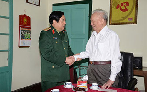 ພົນເອກຟຸງກວາງແທງ ຢ້ຽມຢາມ ແລະ ຕອບບຸນແທນຄຸນບັນດາອະດີດການນຳກະຊວງປ້ອງກັນປະເທດ